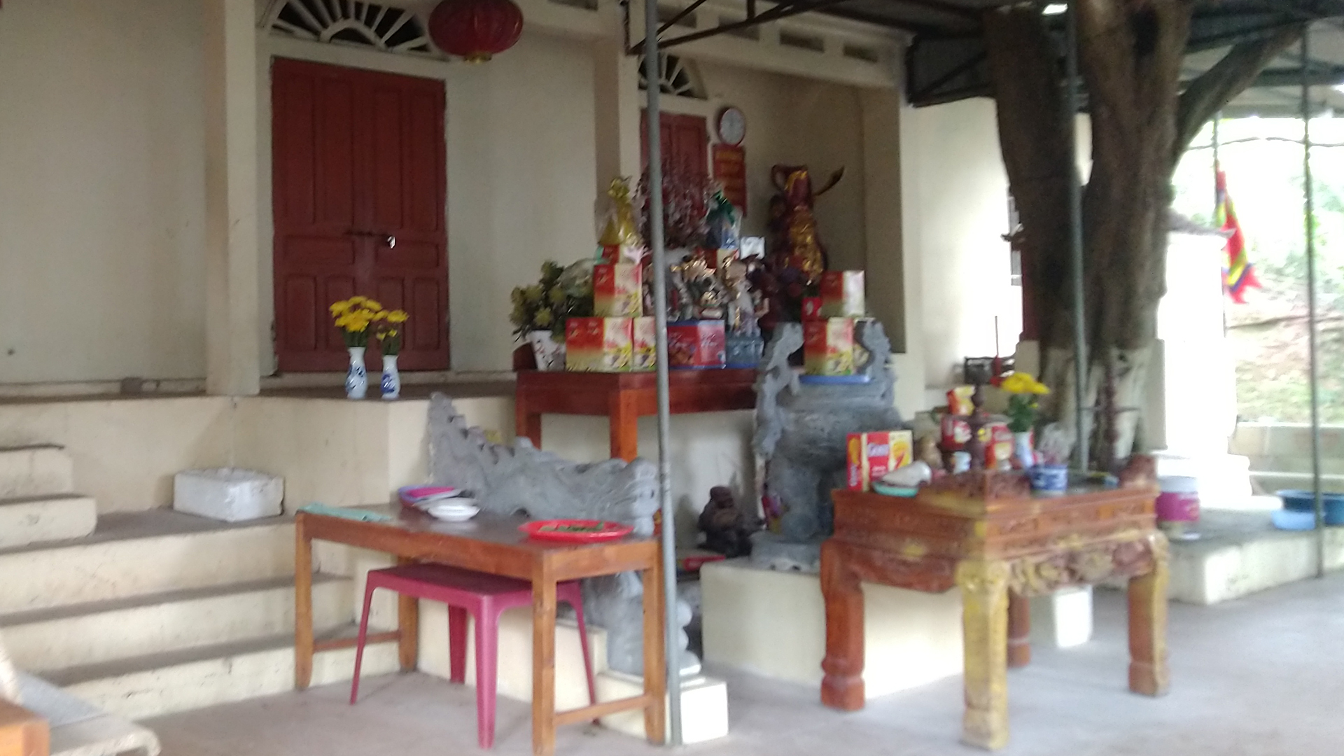 A. 03_Ban Thờ Ngoài Sân.jpg